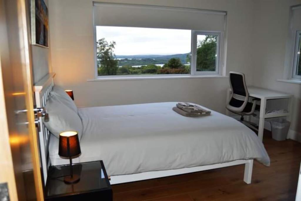 Twin Lake View - Bungalow In Pontoon Foxford Bagian luar foto