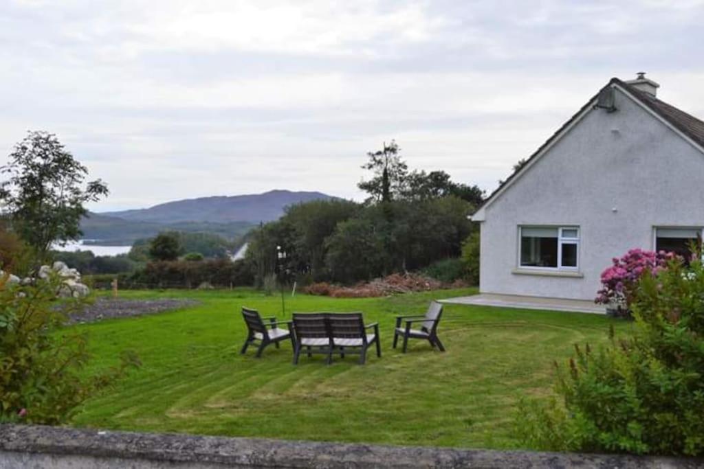 Twin Lake View - Bungalow In Pontoon Foxford Bagian luar foto